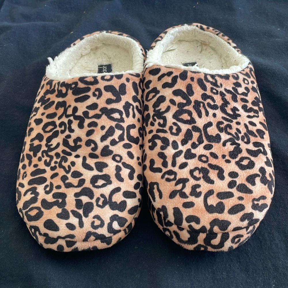 Women's Joe Boxer Slippers | Cheetah Print | Size 9-10